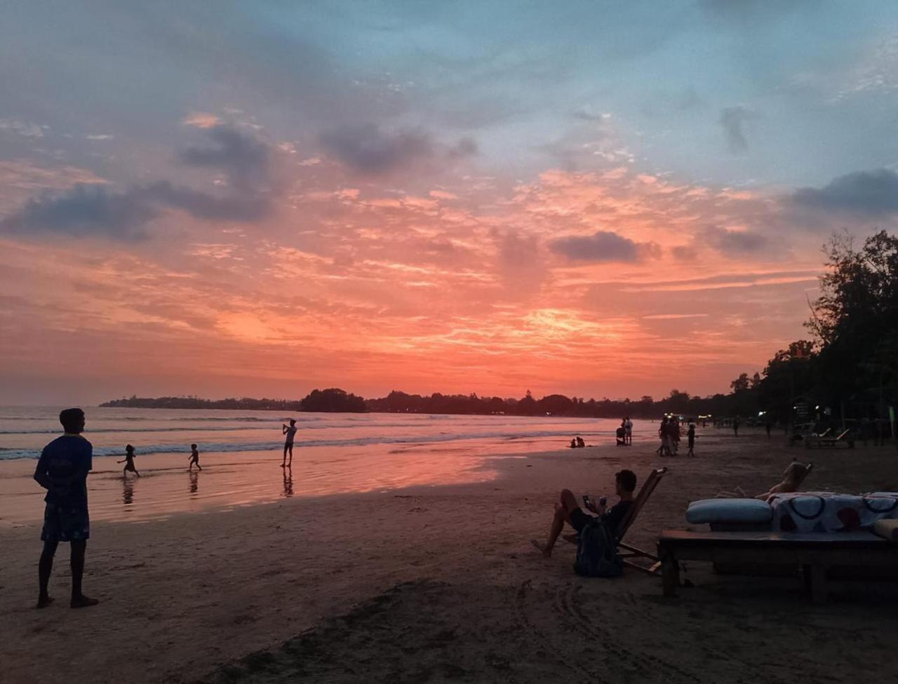Skywalker Guest House Weligama Exteriör bild